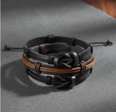 Tres Pulseras de cuero